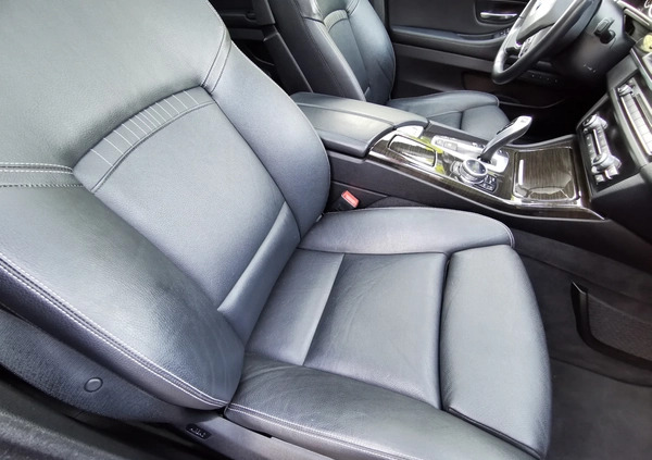 BMW Seria 5 cena 98000 przebieg: 159000, rok produkcji 2014 z Warszawa małe 211